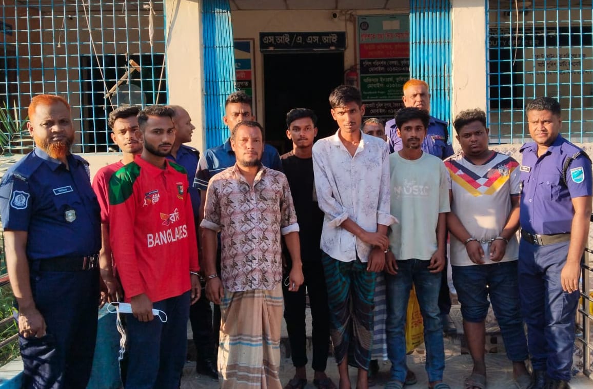 কুলিয়ারচরে মাদক ও অনলাইন জুয়ার বিরুদ্ধে পুলিশের বিশেষ অভিযান,গ্রেপ্তার-৯