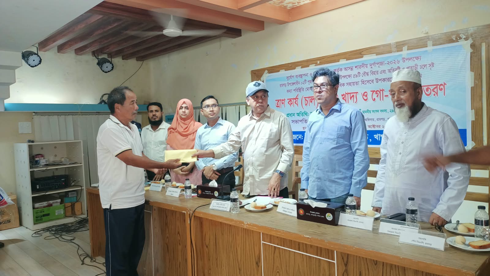 রামগড়ে মন্দির ও বৌদ্ধ বিহারে অনুদান ও বন্যায় ক্ষতিগ্রস্ত পরিবারে শিশু ও গো-খাদ্য বিতরণ করলেন এমপি ওয়াদুদ ভূইয়া