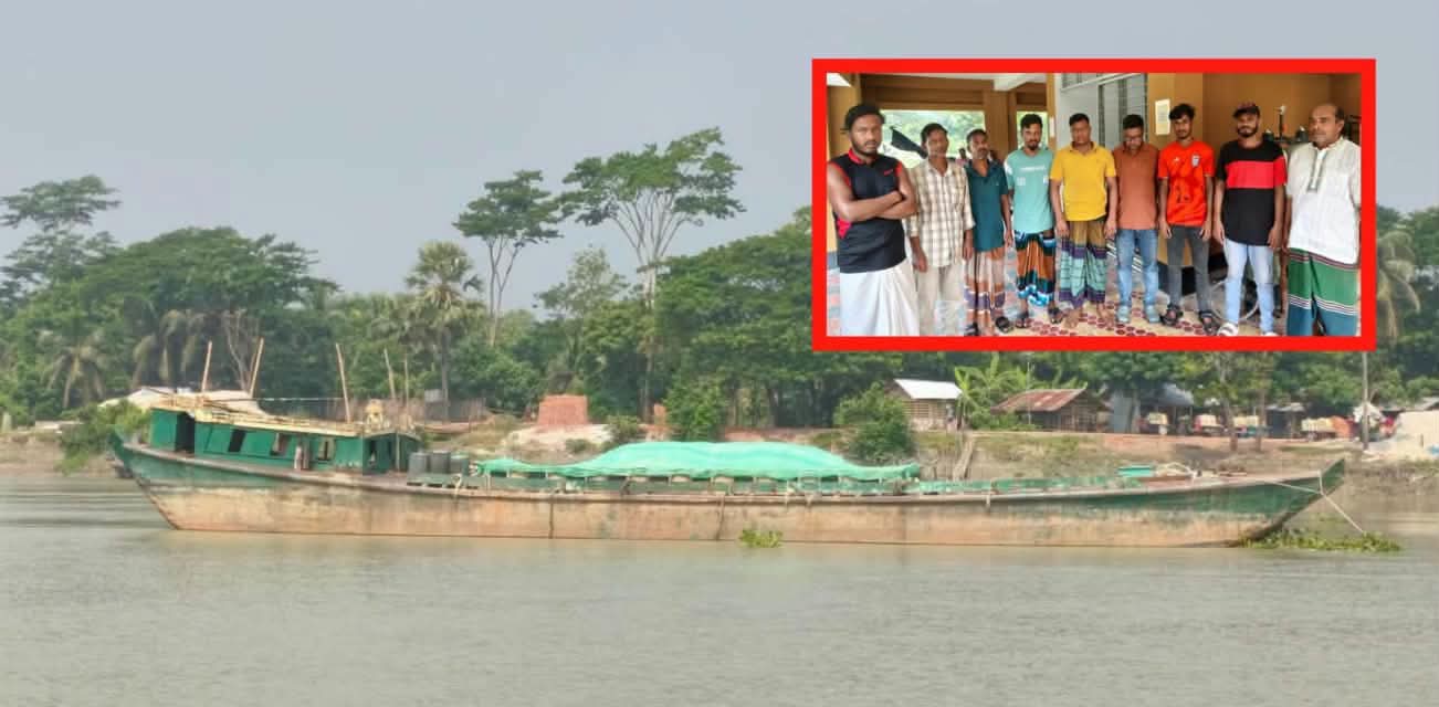 সুন্দরবনে ২৫০ টন ইন্দোনেশিয়ার চোরাই কয়লা বোঝাই বাল্কহেড কার্গো জাহাজসহ আটক-৯