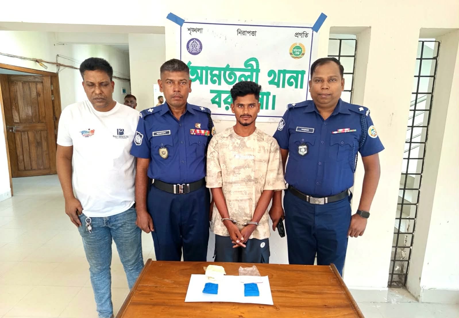 আমতলীতে ৪০০ পিস ইয়াবাসহ চিহ্নিত মাদক কারবারি গ্রেপ্তার