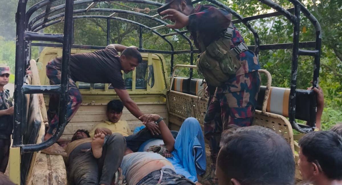 থানচিতে পর্যটকবাহী ল্যান্ডক্রুজার খাদে, নিহত ২; আহত -৫