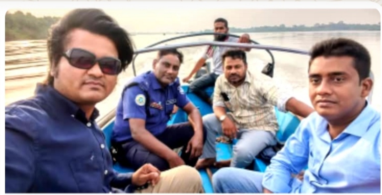 রাজাপুরে মা ইলিশ রক্ষায় কঠোর অভিযান, জব্দ মা-ইলিশ-নৌকা ও কারেন্ট জাল
