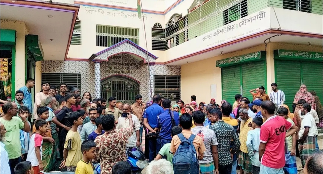 ধনবাড়ীতে দুই হাজার গ্রাহকের ৪০ কোটি টাকা নিয়ে উধাও সমিতির কর্মকর্তারা